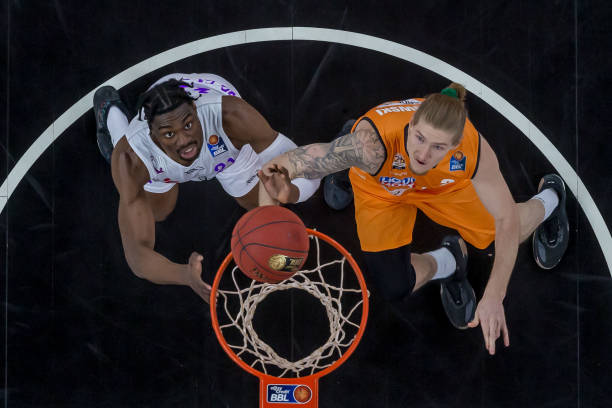 中多次上演 中多次上演