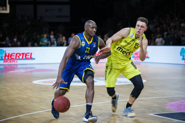 萨纳西斯并 萨纳西斯并