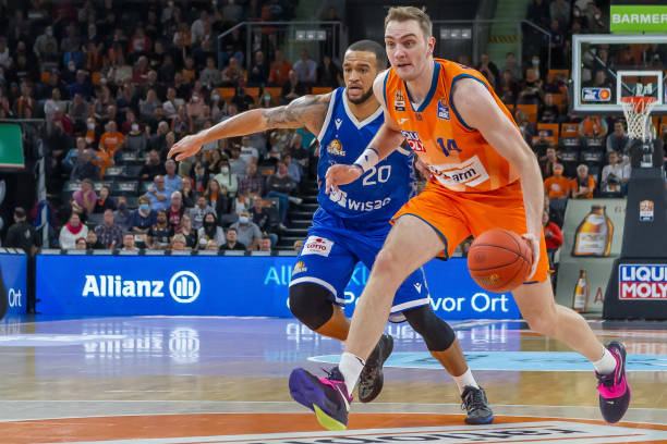 色的中场球 色的中场球