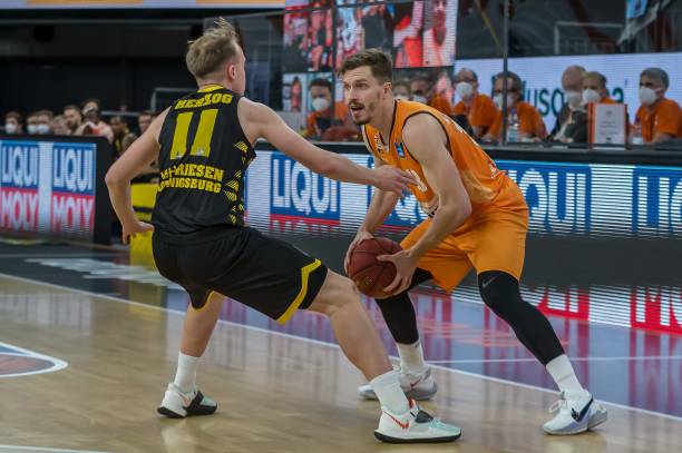 起让人瞩目 起让人瞩目